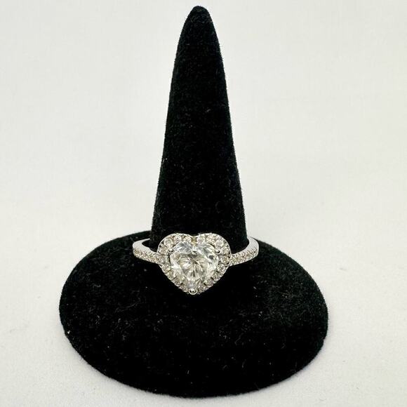 Ring Silver Heart-Shaped Diamond Ring - Picture 6 of 11